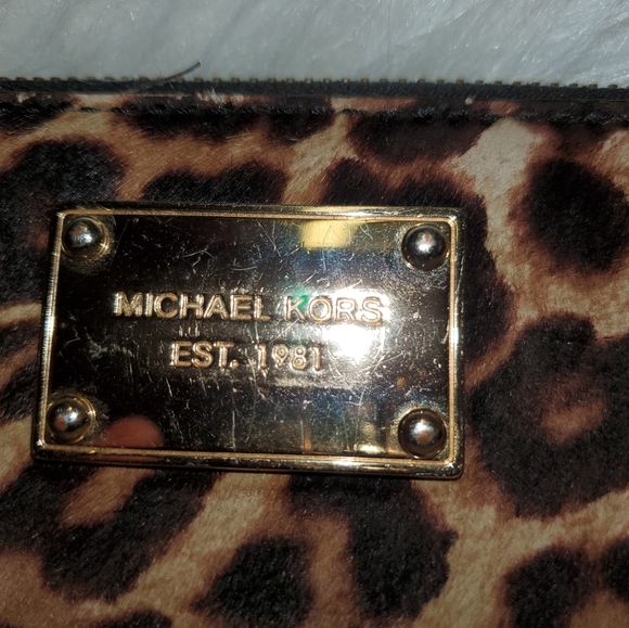 Michael Kors animal print wallet - Picture 3 of 6